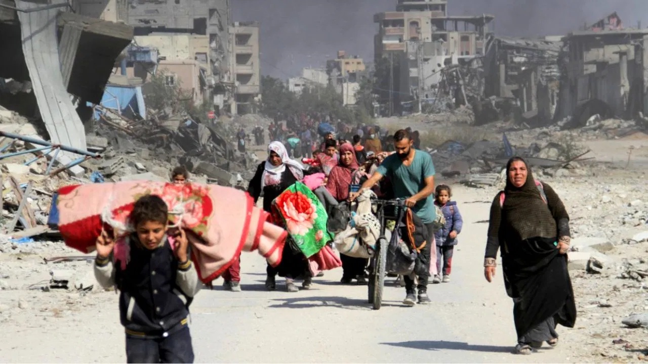 જમવાનું લેવા ઉભા હતા લાઈનમાં...