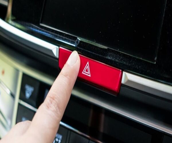 Hazard Lightના ખોટા ઉપયોગથી થઈ શકે છે મોટી દુર્ઘટના