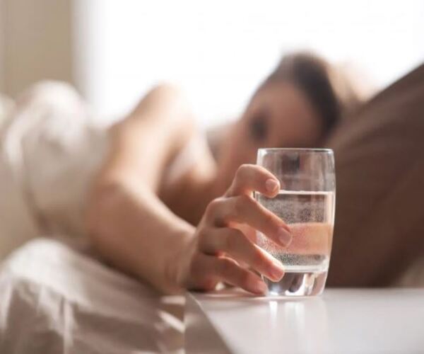 શું તમને પણ રાત્રે ઉઠીને પાણી પીવાની આદત છે?