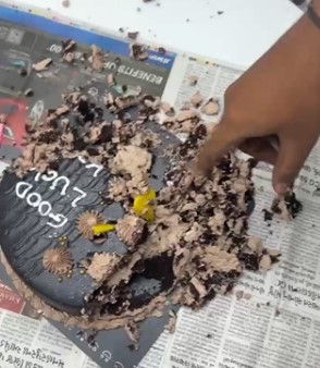 અતુલ બેકરી માંથી કેક ખરીદતા ગ્રાહકને થયો કડવો અનુભ