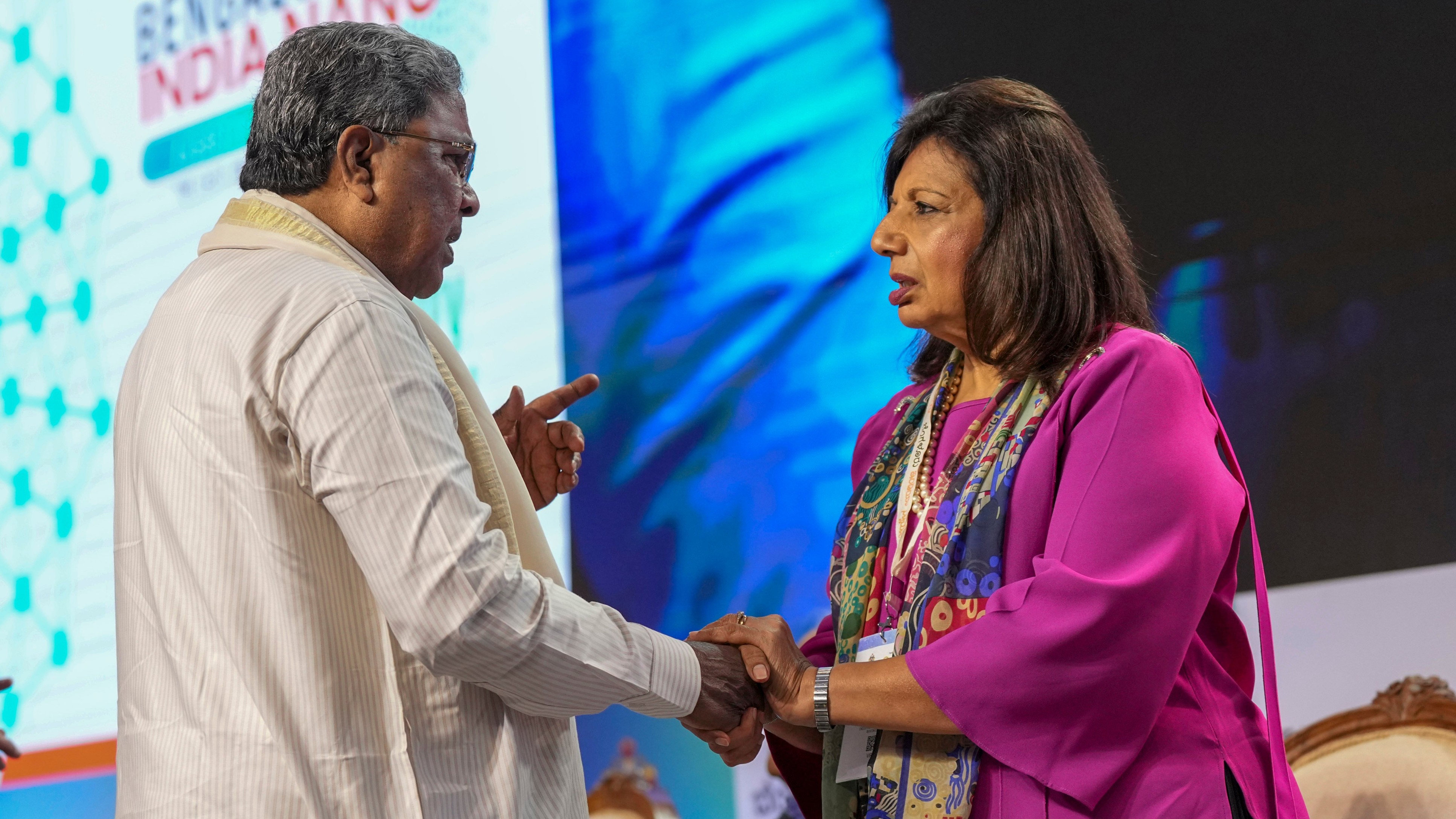 કોવિડ રસી સંપૂર્ણપણે સુરક્ષિત