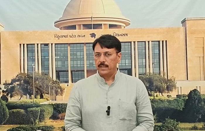 કૌંભાડો અંગે કોંગ્રેસની રાજ્યપાલને રજૂઆત