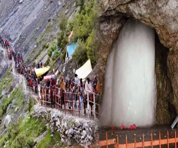 કાશ્મીરી લોકો પર બાબા બર્ફાનીની અસીમ કૃપા