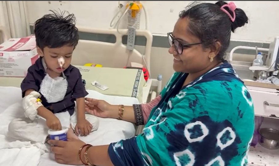સિવિલમાં સફળ સર્જરી બાદ પહેલીવાર બાળકે લીધું મોંઢાથી ભોજન
