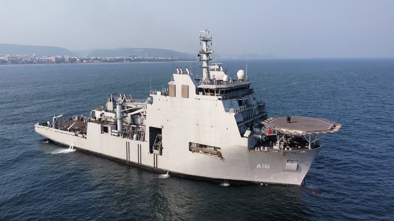 નૌકાદળમાં જોડાયું પહેલું સ્વદેશી 'INS નિસ્તાર'