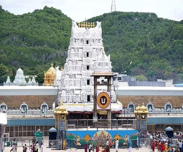 તિરુપતિ દેવસ્થાનમ બોર્ડે 4 બિન-હિંદુ કર્મચારીઓને કર્યા સસ્પેન્ડ