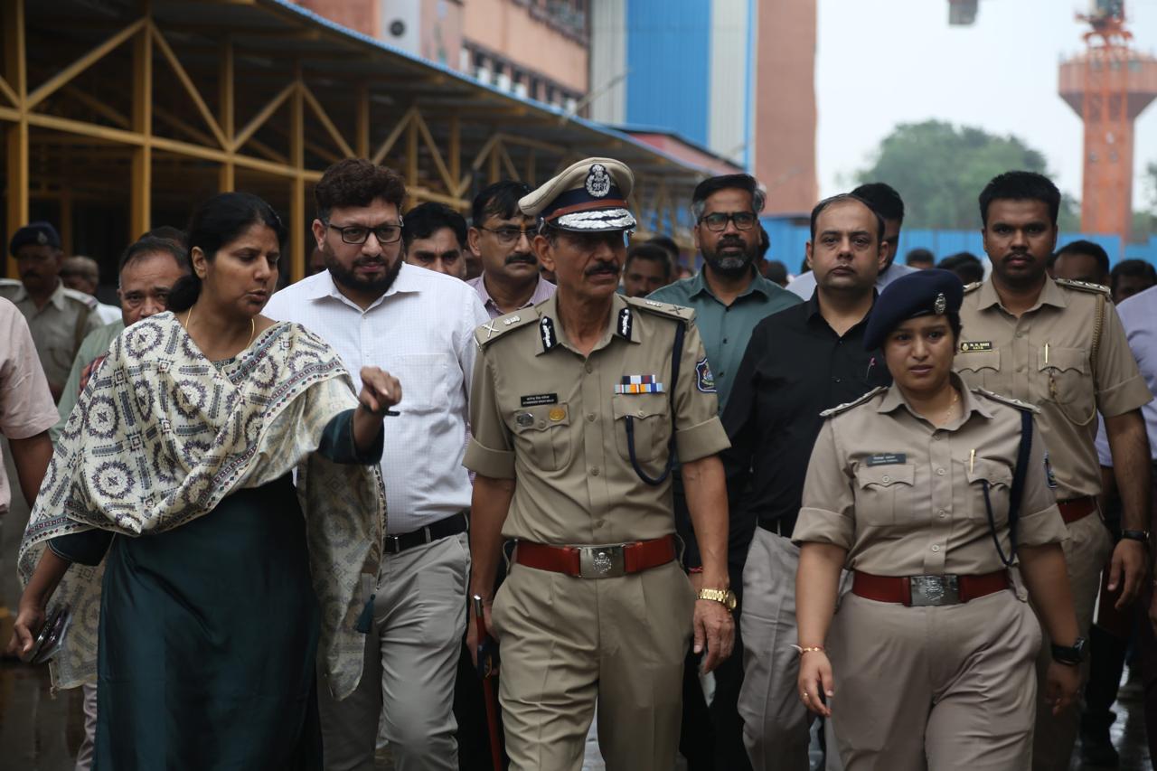 પોલીસ કમિશ્નરે કાલુપુર રેલવે સ્ટેશનની સુરક્ષાનું કર્યું નિરીક્ષણ