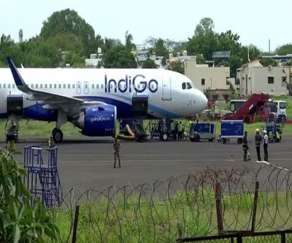 140 યાત્રિકો લઈને જઈ રહેલા વિમાનનું ઈન્દોરમાં ઈમરજન્સી લેન્ડિંગ