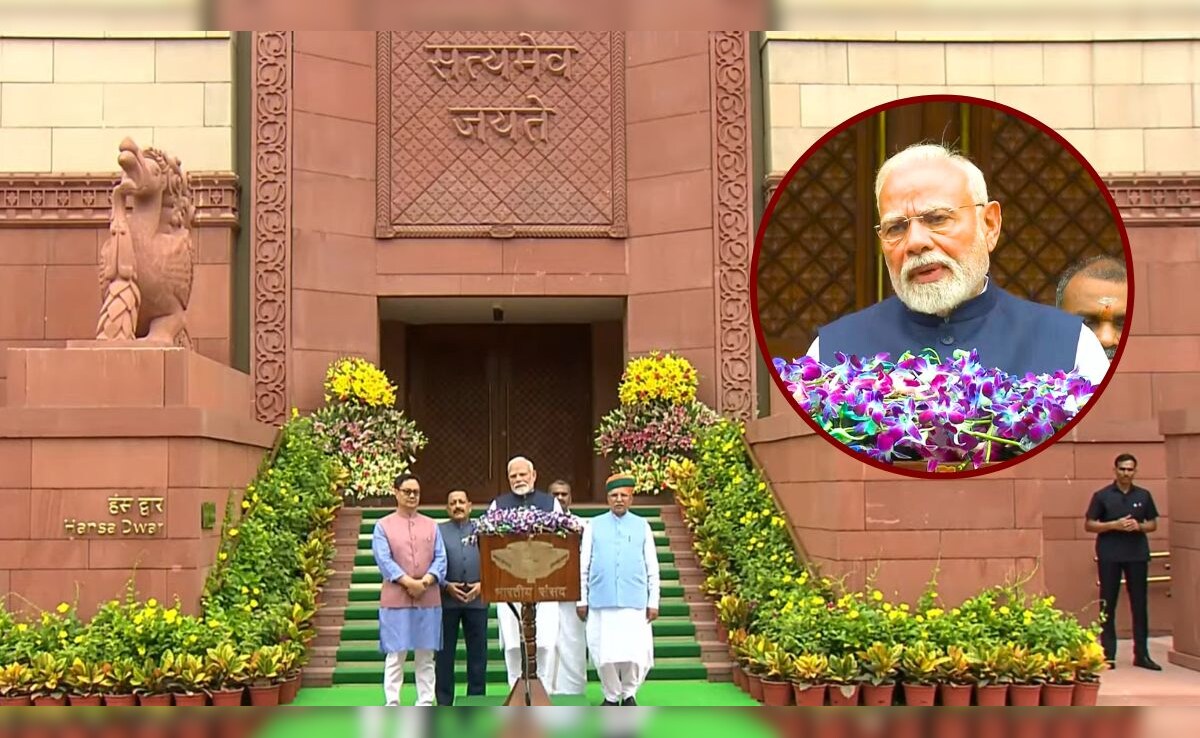 PM Modi "બોમ્બ અને બંદૂકો સામે બંધારણ જીતી રહ્યું છે"