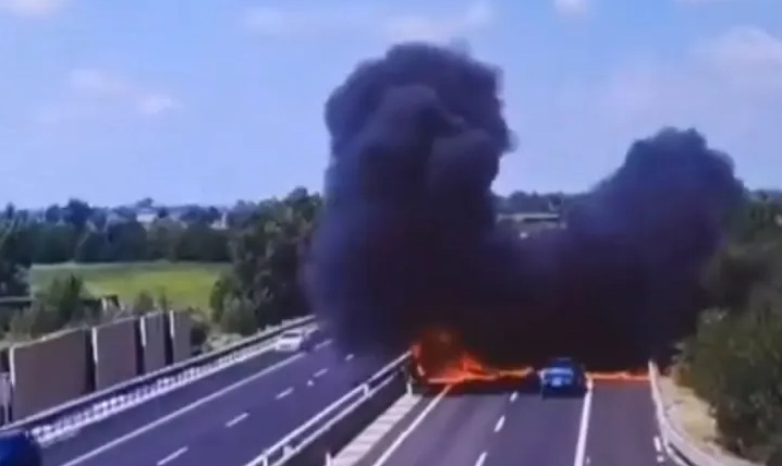 ઇટાલીમાં વિમાન દુર્ઘટના