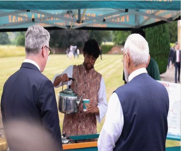 લંડનમાં ચા પર ચર્ચા