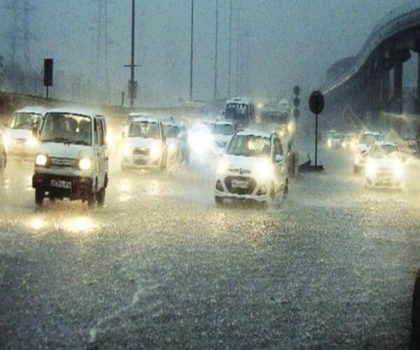 વરસાદમાં વાહન ચલાવતા વખતે રાખો આટલુ ધ્યાન