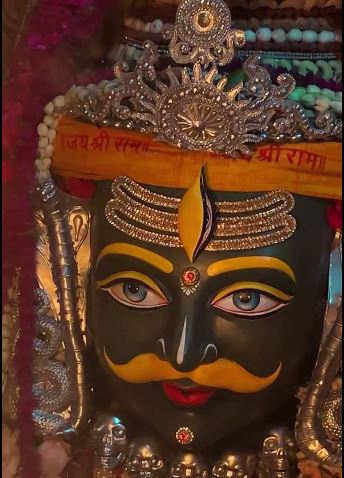 ભક્તો કેમ શિવજીની પૂજા પછી 3 તાલી પાડે છે?