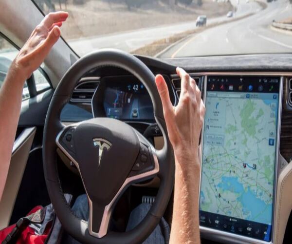 ટેસ્લાના ઑટોપાયલોટ મોડમાં આવી ખામી
