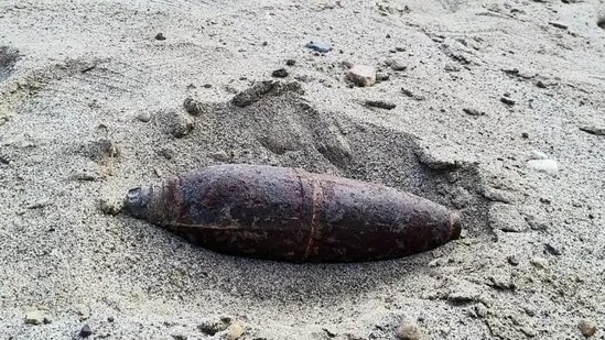 પાકિસ્તાનમાં બાળકો મોર્ટાર શેલને બોલ સમજીને રમી રહ્યા હતા