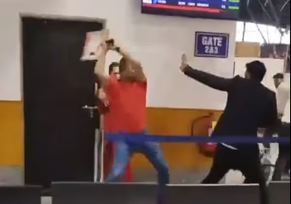 ફ્લાઇટમાં વધારાના સામાનને લઈ થઈ માથાકૂટ