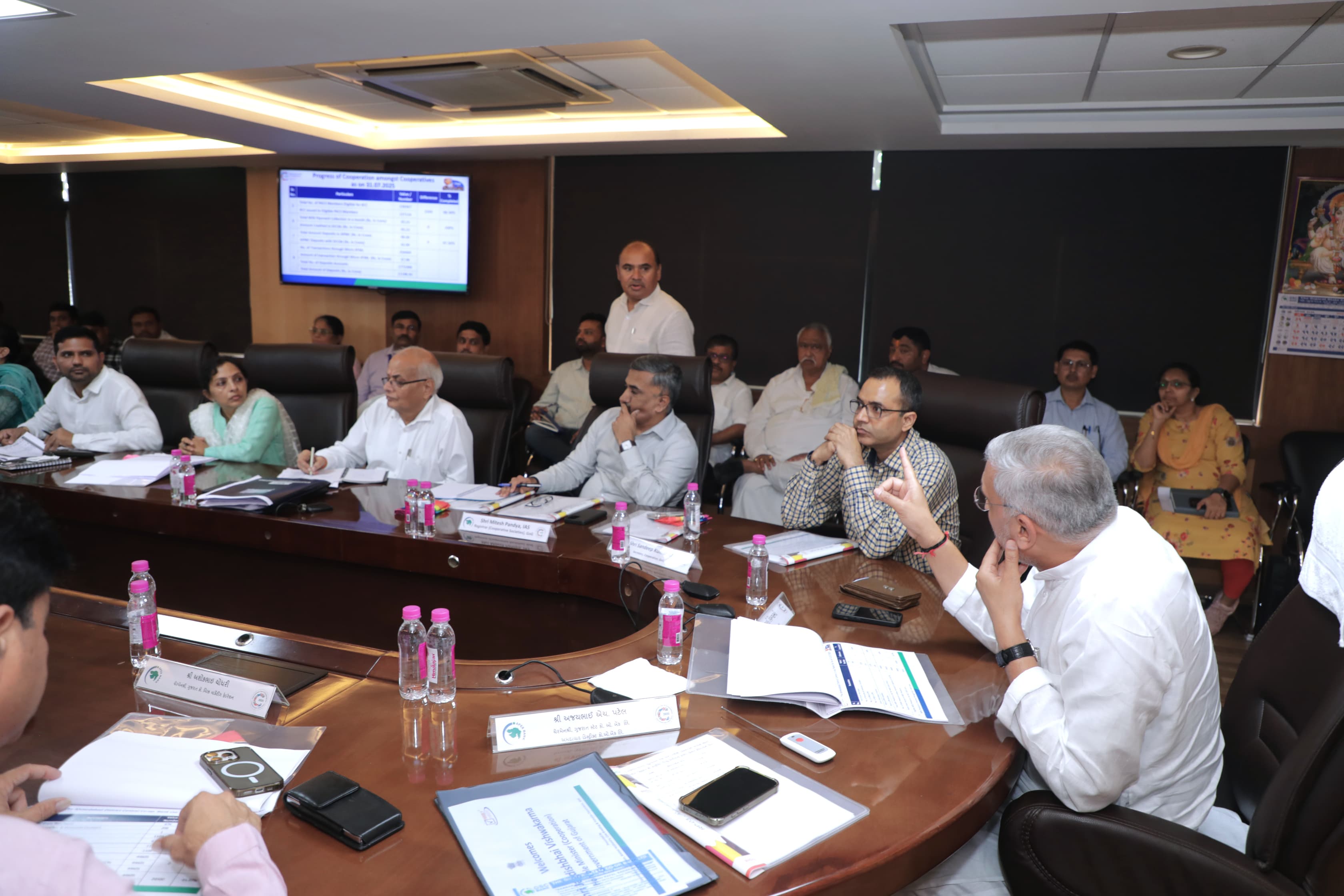 સહકાર મંત્રીએ ગાંધીનગરમાં યોજી મહત્વની બેઠક
