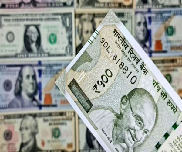 ક્રૂડ ઓઈલના પડતાં ભાવ વચ્ચે મજબૂત થયો રૂપિયો