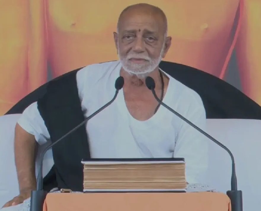 મોરારી બાપુએ ક્રિકેટની ભાષામાં સમજાવ્યો જીવનનો મંત્ર