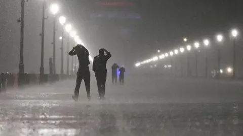 યમુના નદીમાં ખતરનાક રીતે પાણીમાં વધારો