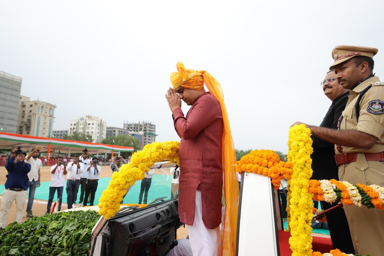 "નારી કા અપમાન હો જાયે તો બચ્ચા બચ્ચા હનુમાન હૈ"