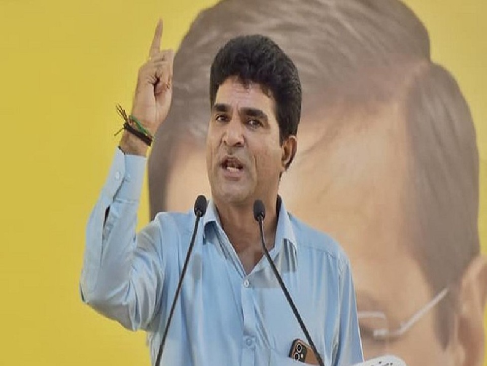 "ભાજપ-કોંગ્રેસ ભાઈ-ભાઈ, આપને તોડવા નવો ખેલ શરૂ"