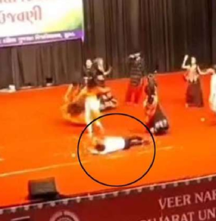 વિદ્યાર્થીને “માતાજી આવ્યા હતા'