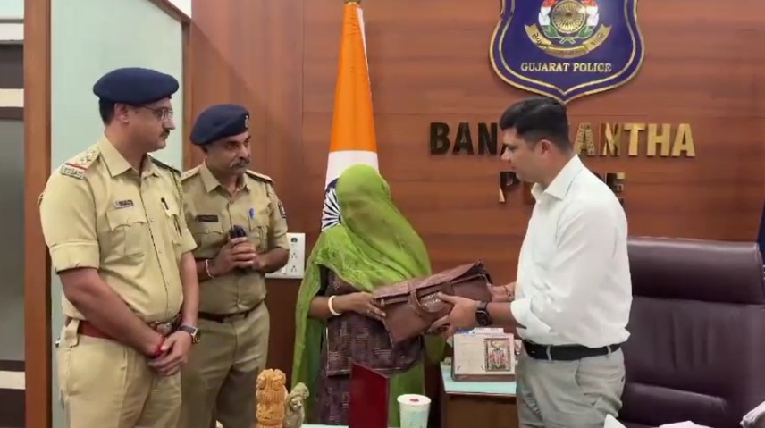 બનાસકાંઠા પોલીસે માનવતા મહેકાવી