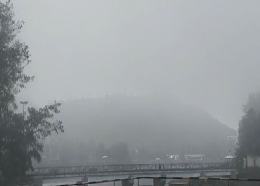 ગુજરાતના ચેરાપુંજી તરીકે ઓળખાતા સાપુતારામાં સહેલાણીઓને મોજે દરિયા!