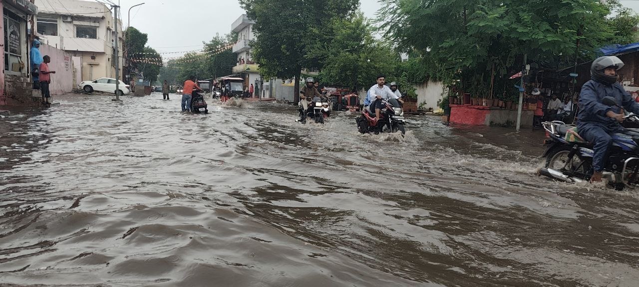 રાજસ્થાનના ઘણા જિલ્લાઓમાં વરસાદથી વધી મુશ્કેલી