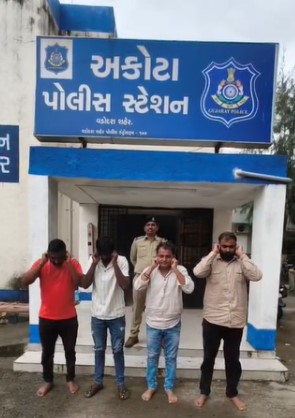 વડોદરાના જેતલપુરમાં આવેલ રેસ્ટોરન્ટમાં તોડફોડ