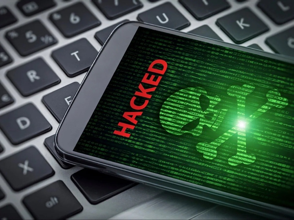 સાવધાન! તમારો ફોન હેક થયો છે કે નહીં તે કેવી રીતે ઓળખશો?