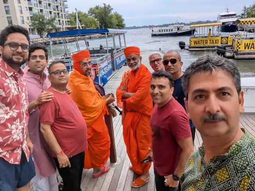 કુમકુમ મંદિરના સંતોનું કેનેડા વિચરણ