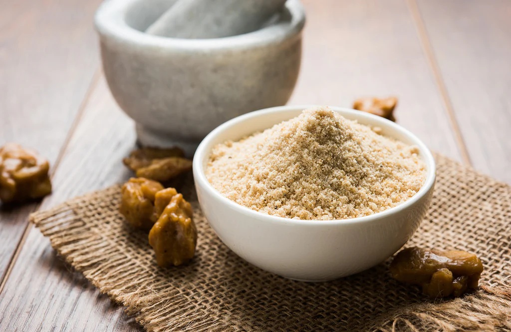 સવારે ગરમ પાણી સાથે એક ચપટી હિંગ લો