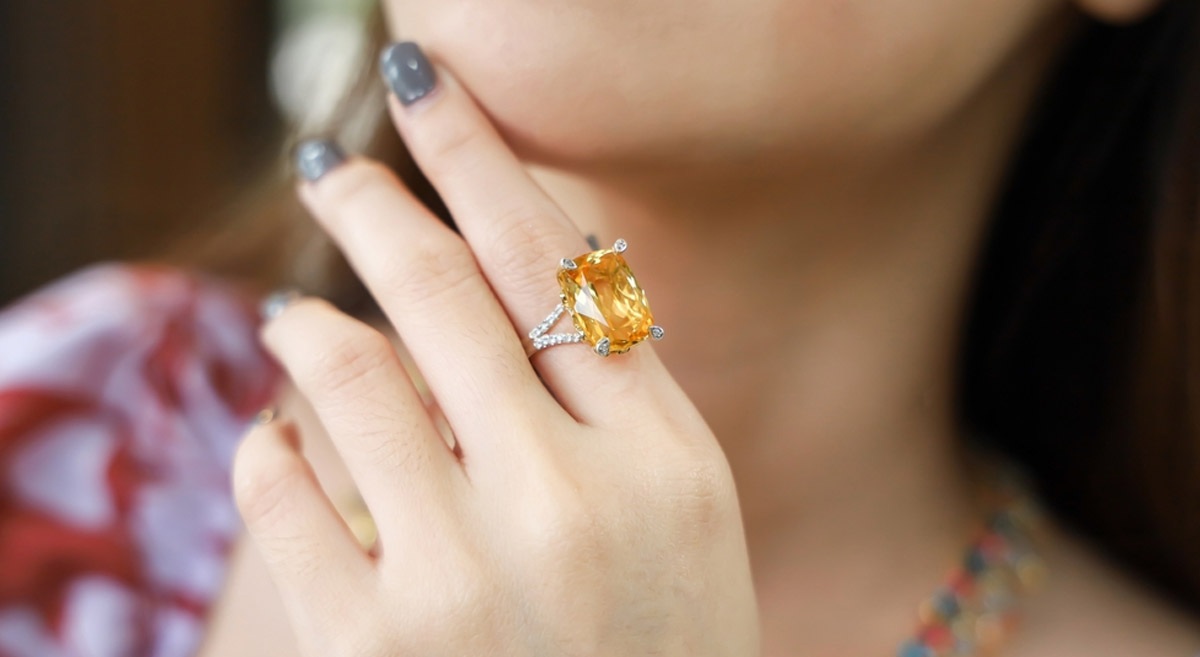 આ રાશિના જાતકોને પહેરવો જોઈએ પોખરાજ