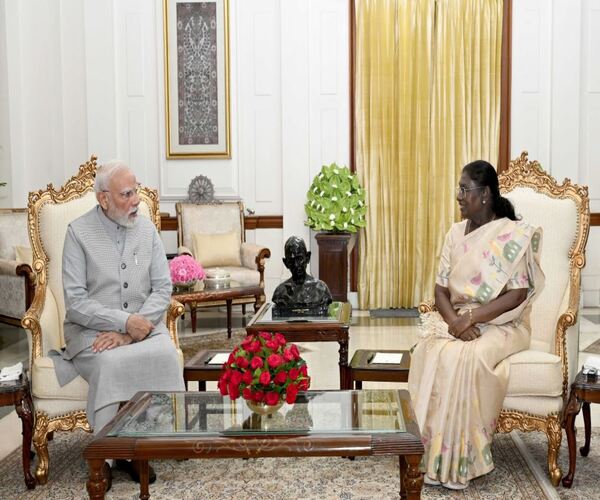 રાષ્ટ્રપતિ સાથે પીએમ મોદીની મુલાકાત