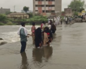 રાજકોટમાં ભારે વરસાદ પડતા હાલાકી