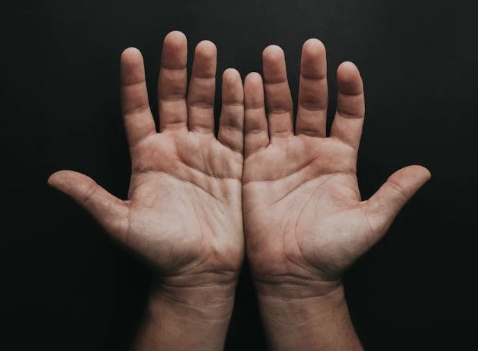 હથેળી પર અર્ધ ચંદ્ર અથવા પૂર્ણ ચંદ્રનો અર્થ શું?