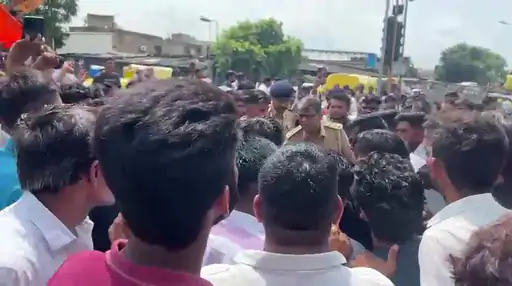 અમદાવાદના એક વિસ્તારમાં પશુનું માથું મળતા એકઠા થયા ટોળેટોળા