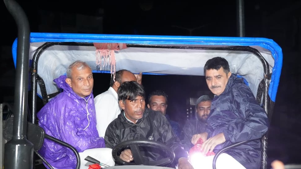 બનાસકાંઠામાં ભારે વરસાદ પડતા શંકર ચૌધરીએ યોજી બેઠક