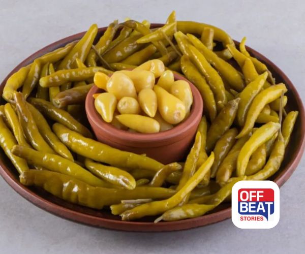 ઘરે બનાવો ચટાકેદાર પાણીવાળું લીલા મરચાનું અથાણું: 3 દિવસમાં ખાવા તૈયાર, સ્વાદ એવો કે આંગળા ચાટતા રહેશો!