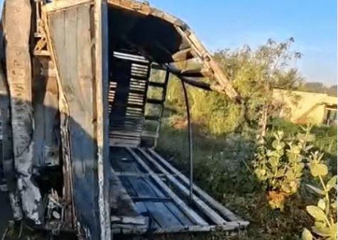 કેમિકલ ભરેલાં પિકઅપ-ટ્રક વચ્ચે ભયંકર ટક્કર, ભડથું થયા મહિલા-પુરુષ