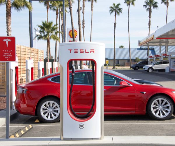 Tesla નું પહેલું ચાર્જિંગ સ્ટેશન શરૂ!