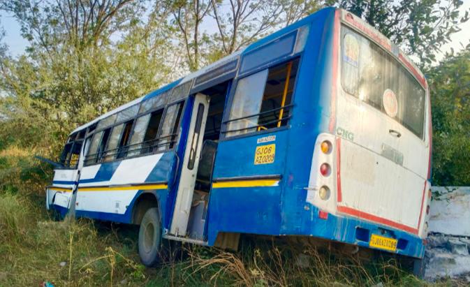 વડોદરાના વાઘોડિયા રોડ પર સીટી બસને નડ્યો અકસ્માત