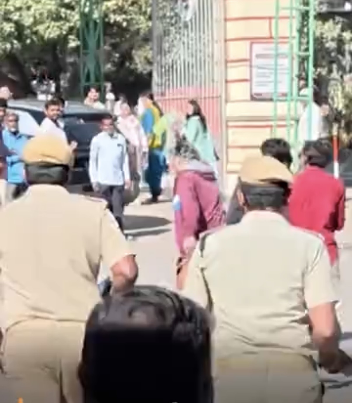 બગદાણામાં ન્યાયની માંગ સાથે ચાર યુવકો દ્વારા આત્મવિલોપનનો પ્રયાસ