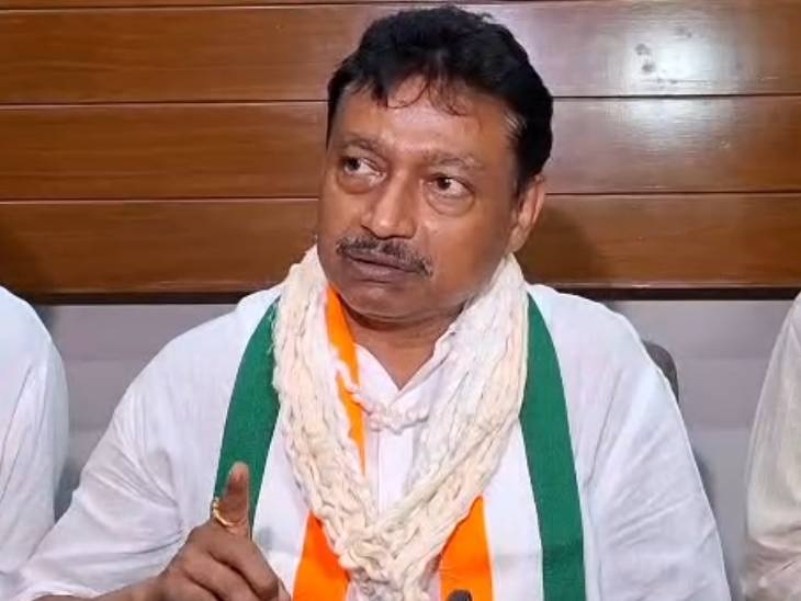 કલેક્ટરો કોના દબાણ હેઠળ? ડૉ. તુષાર ચૌધરીનો ગૃહમાં વેધક સવાલ