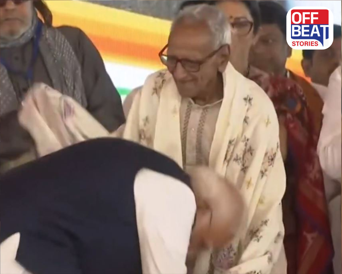 શુવેન્દુ અધિકારીના શપથ ગ્રહણ સમયે PMએ એક વૃદ્ધના ચરણ સ્પર્શ કર્યા
