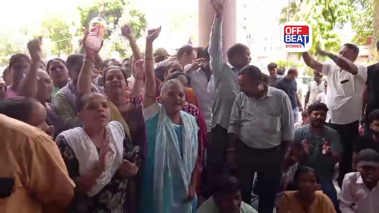 અમદાવાદ AMC કચેરીએ પાણી માટે હોબાળો