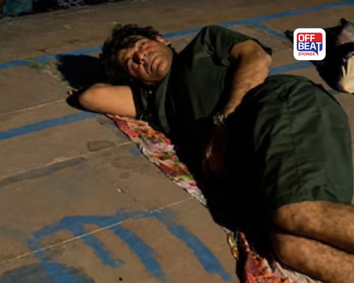 Sunil Grover was seen sleeping on the road by the river