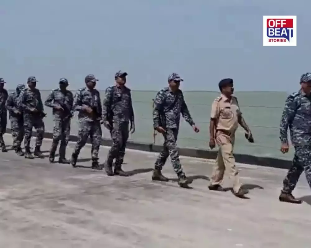 દરિયાની લહેરો વચ્ચે સુરક્ષાની દીવાલ
